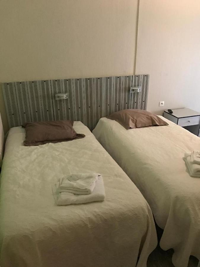 Hotel Du Viaduc Le Vigeant Eksteriør bilde